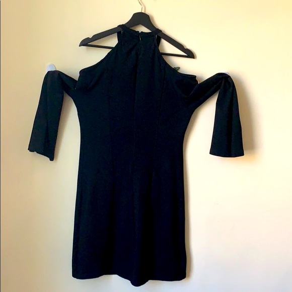 Suzanne Betro embroidered cold shoulder dress🌹🌹 - Picture 4 of 5